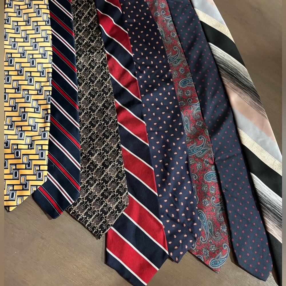 Lot of 8 Vintage Men's Ties /Tie Collection - Multicolor